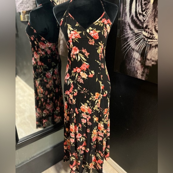 🖤💕EUC- SUPER CUTE FOREVER 21 BLACK HALTER FLORAL DRESS SZ S🖤💕 - Picture 3 of 7